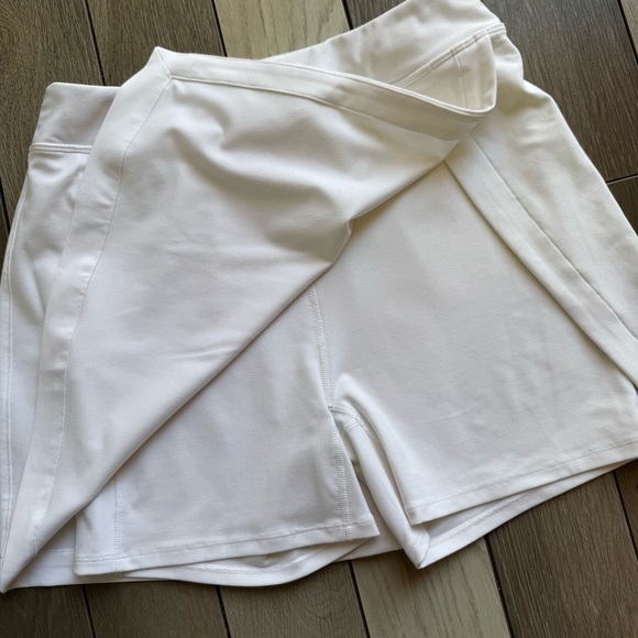 Outdoor Voices Court Skort 4.5” | Size: Medium | Excellent Condition - Picture 4 of 9